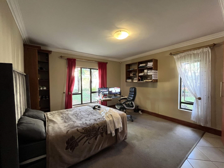 5 Bedroom Property for Sale in The Wilds Gauteng