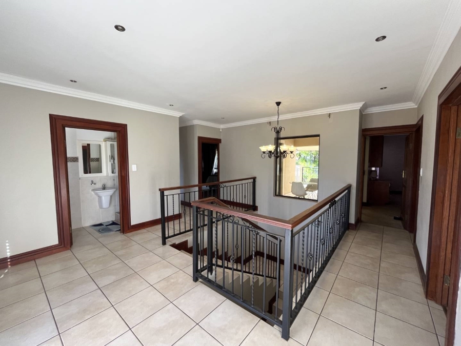 5 Bedroom Property for Sale in The Wilds Gauteng
