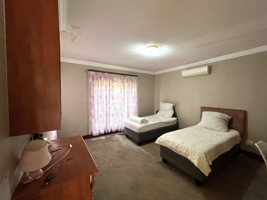 5 Bedroom Property for Sale in The Wilds Gauteng