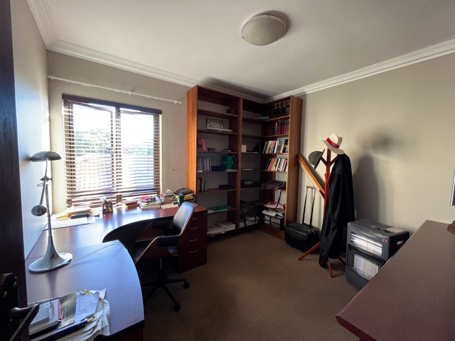 5 Bedroom Property for Sale in The Wilds Gauteng