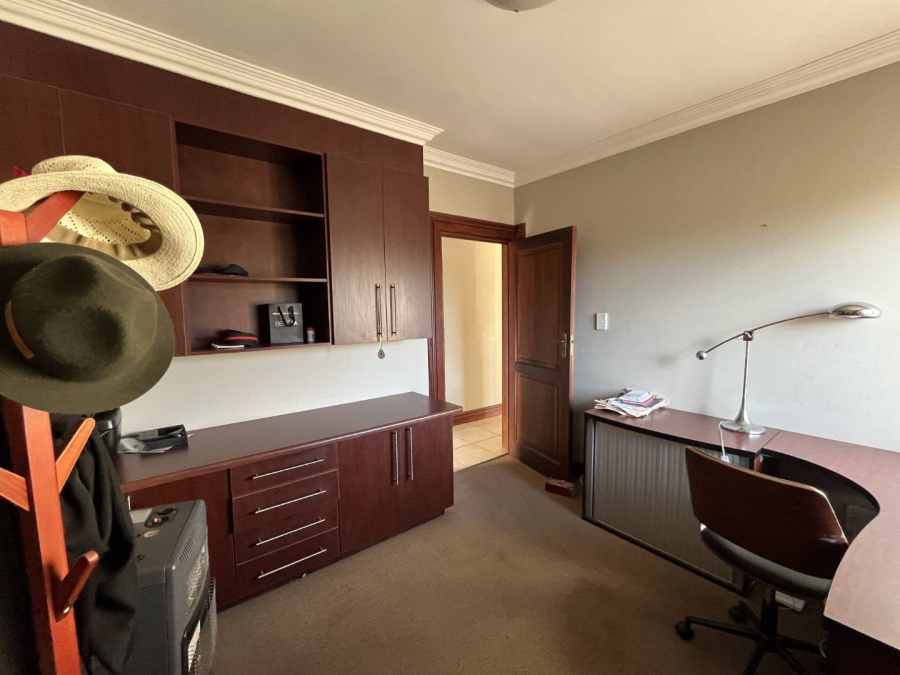 5 Bedroom Property for Sale in The Wilds Gauteng