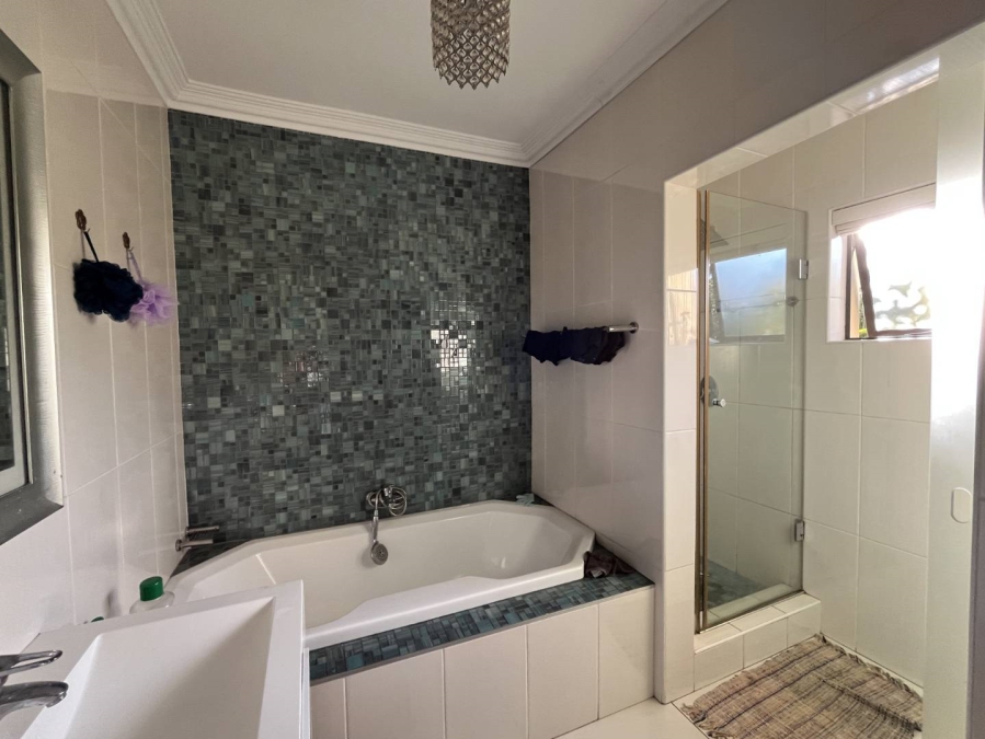 5 Bedroom Property for Sale in The Wilds Gauteng