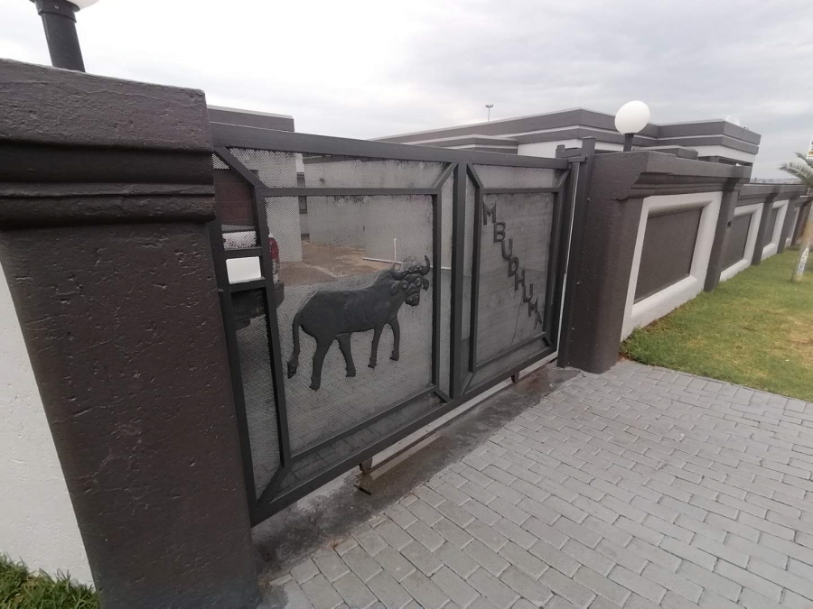 To Let 3 Bedroom Property for Rent in Welomlambo Gauteng