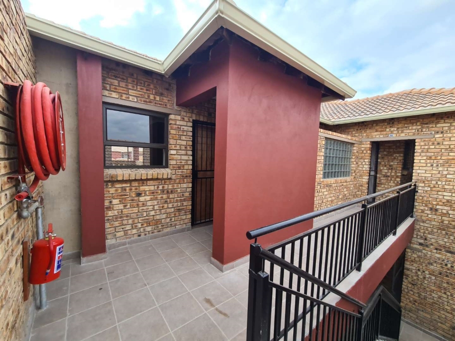 To Let 2 Bedroom Property for Rent in Wierdapark Gauteng