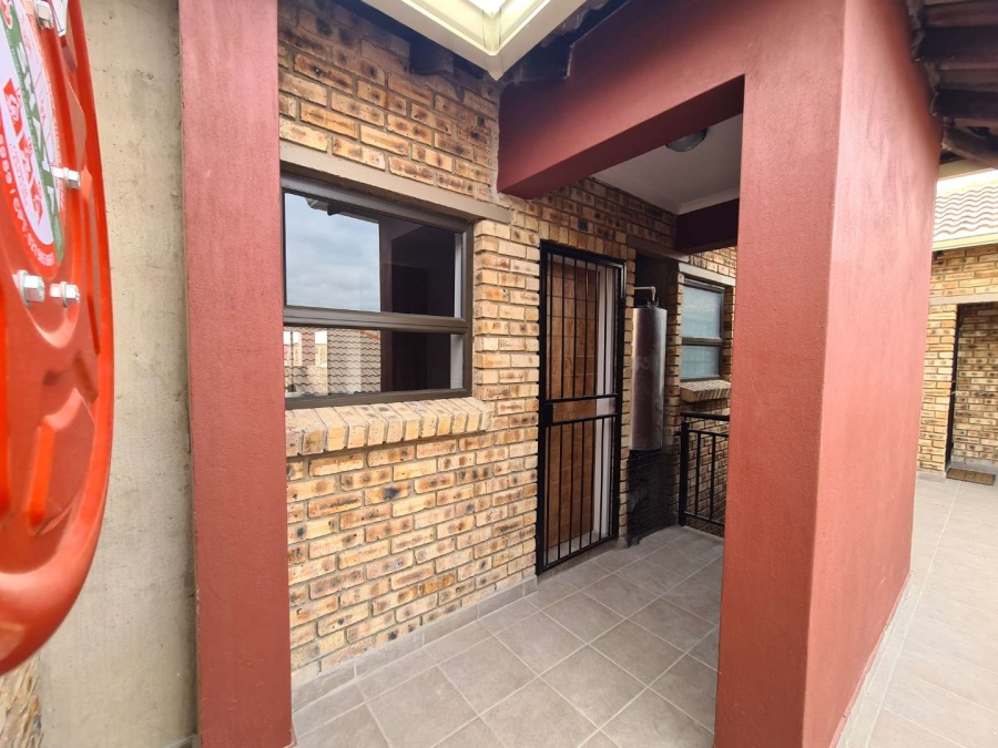 To Let 2 Bedroom Property for Rent in Wierdapark Gauteng