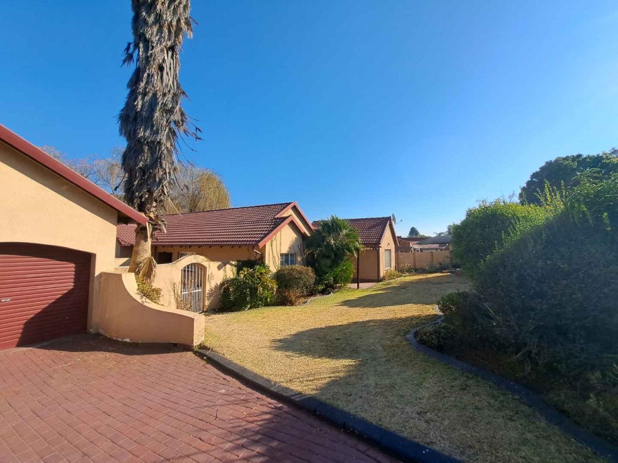 3 Bedroom Property for Sale in Brackendowns Gauteng