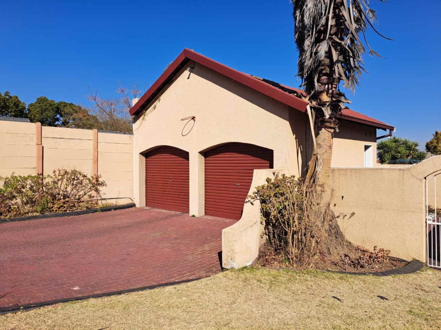 3 Bedroom Property for Sale in Brackendowns Gauteng
