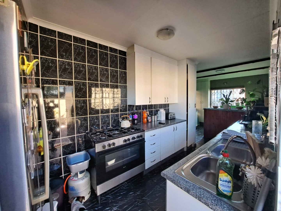 3 Bedroom Property for Sale in Brackendowns Gauteng