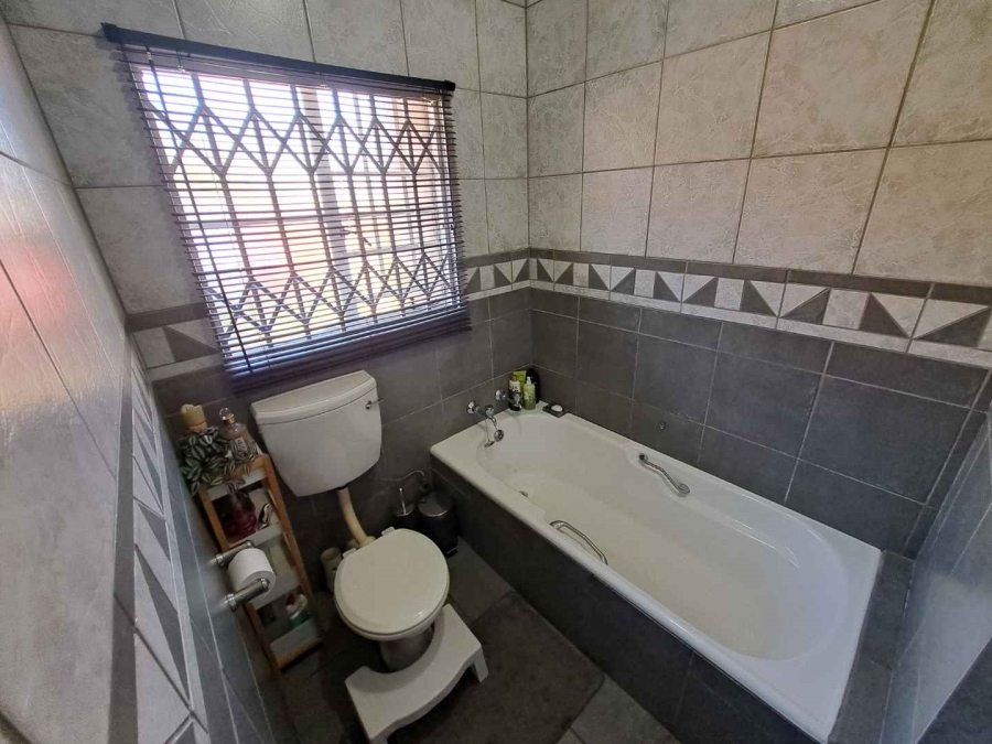 3 Bedroom Property for Sale in Brackendowns Gauteng