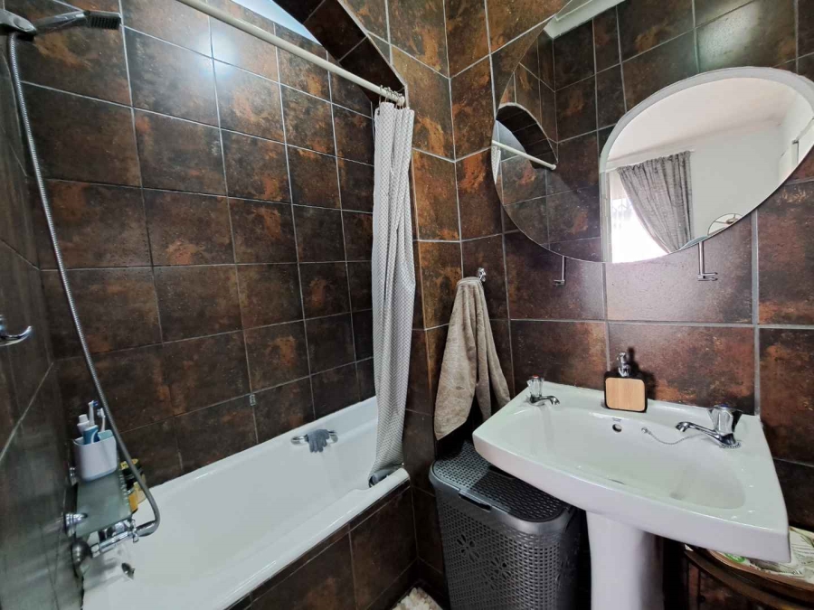 3 Bedroom Property for Sale in Brackendowns Gauteng