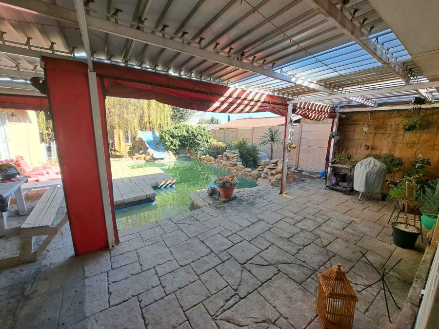 3 Bedroom Property for Sale in Brackendowns Gauteng