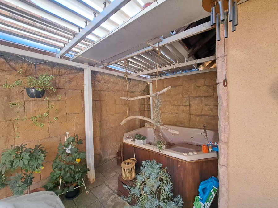 3 Bedroom Property for Sale in Brackendowns Gauteng