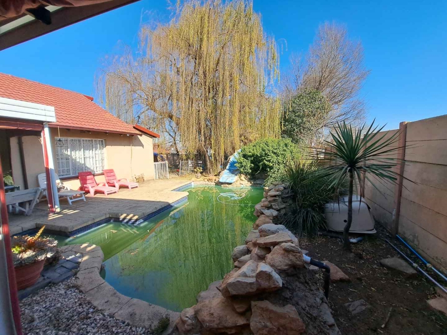 3 Bedroom Property for Sale in Brackendowns Gauteng
