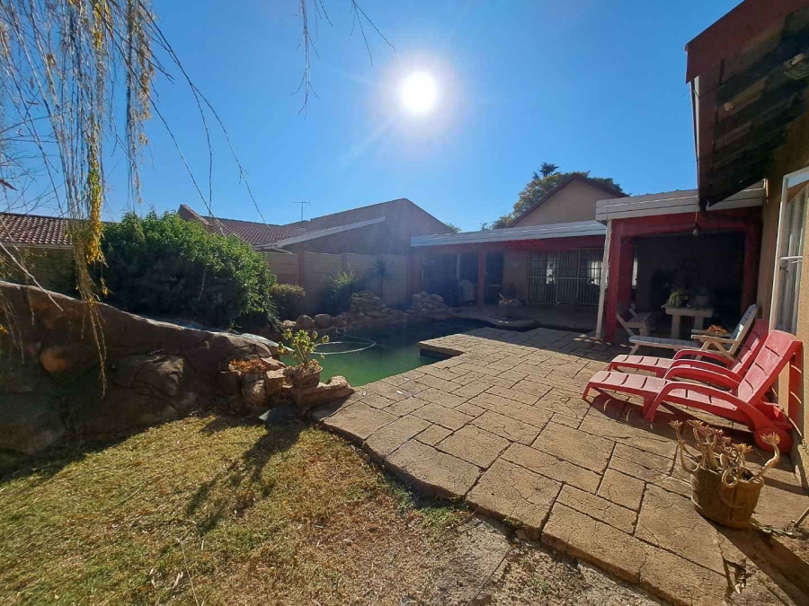 3 Bedroom Property for Sale in Brackendowns Gauteng