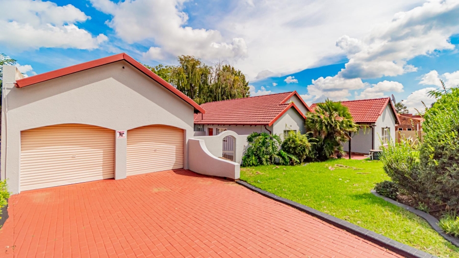 3 Bedroom Property for Sale in Brackendowns Gauteng