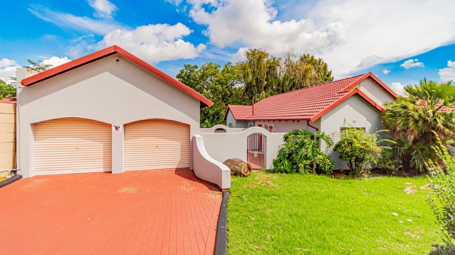 3 Bedroom Property for Sale in Brackendowns Gauteng