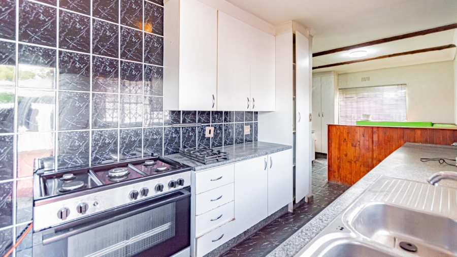 3 Bedroom Property for Sale in Brackendowns Gauteng