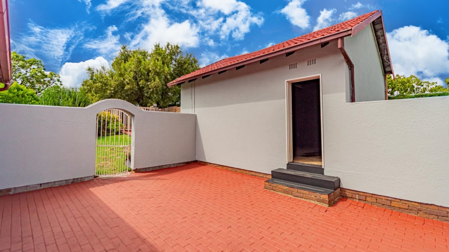 3 Bedroom Property for Sale in Brackendowns Gauteng