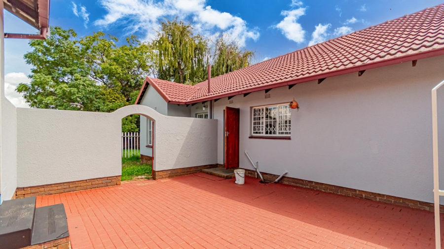 3 Bedroom Property for Sale in Brackendowns Gauteng