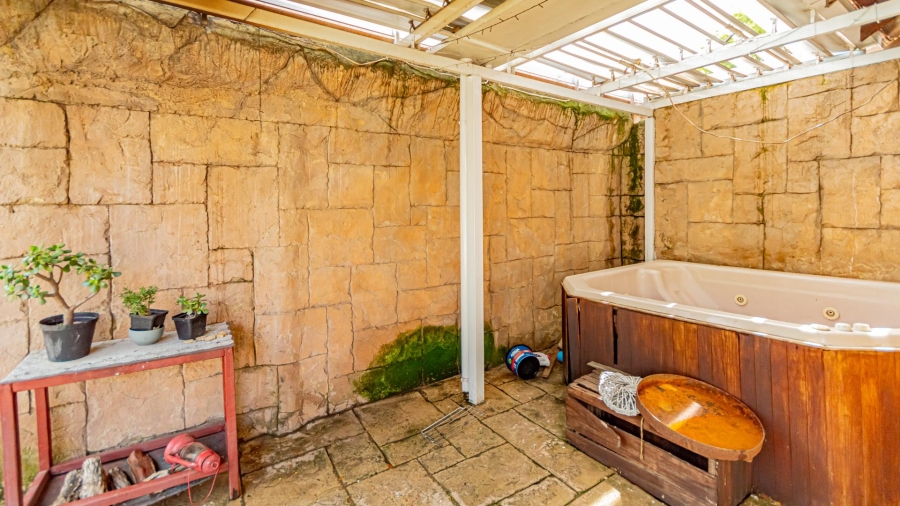 3 Bedroom Property for Sale in Brackendowns Gauteng