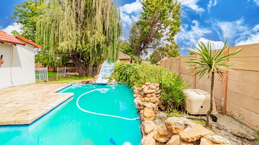 3 Bedroom Property for Sale in Brackendowns Gauteng