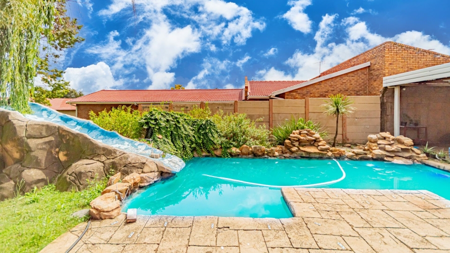 3 Bedroom Property for Sale in Brackendowns Gauteng
