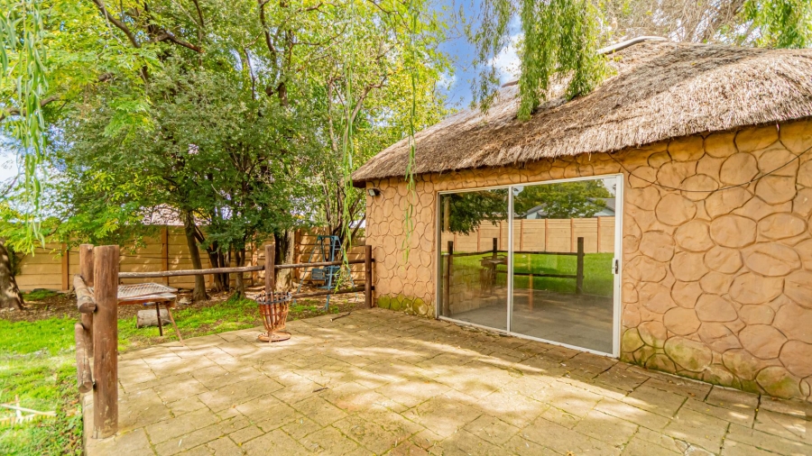 3 Bedroom Property for Sale in Brackendowns Gauteng