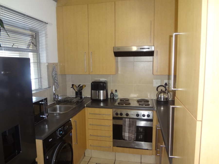 To Let 1 Bedroom Property for Rent in Lonehill Gauteng