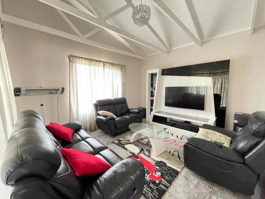 To Let 4 Bedroom Property for Rent in Pomona Gauteng