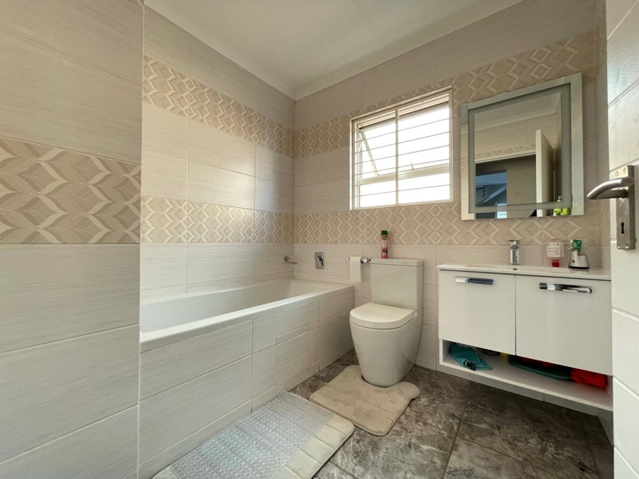 To Let 4 Bedroom Property for Rent in Pomona Gauteng