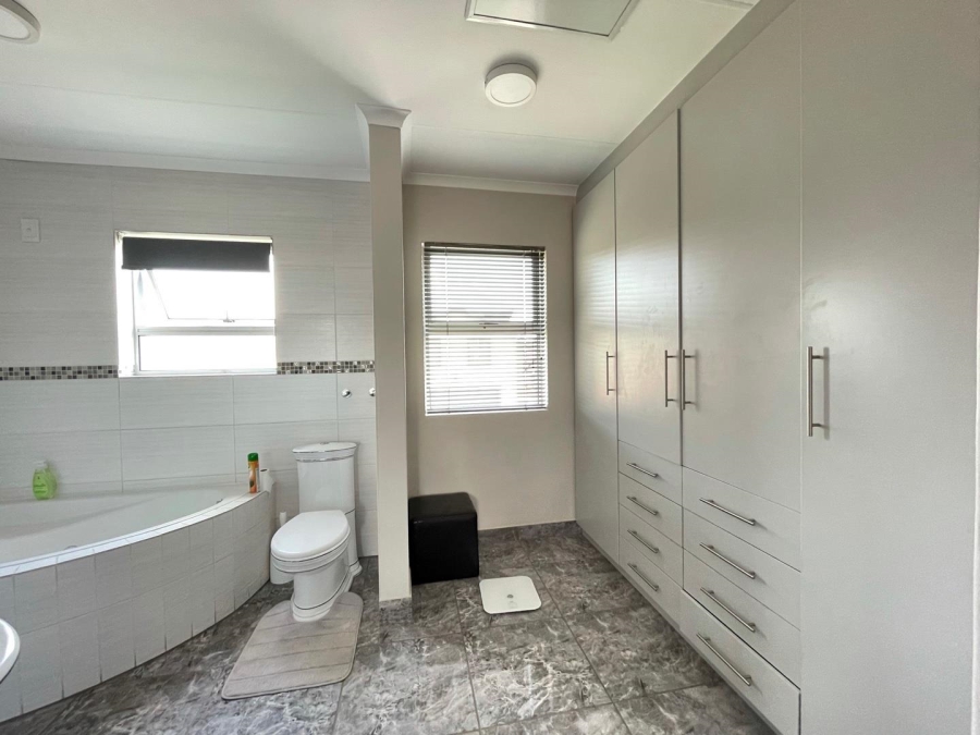 To Let 4 Bedroom Property for Rent in Pomona Gauteng