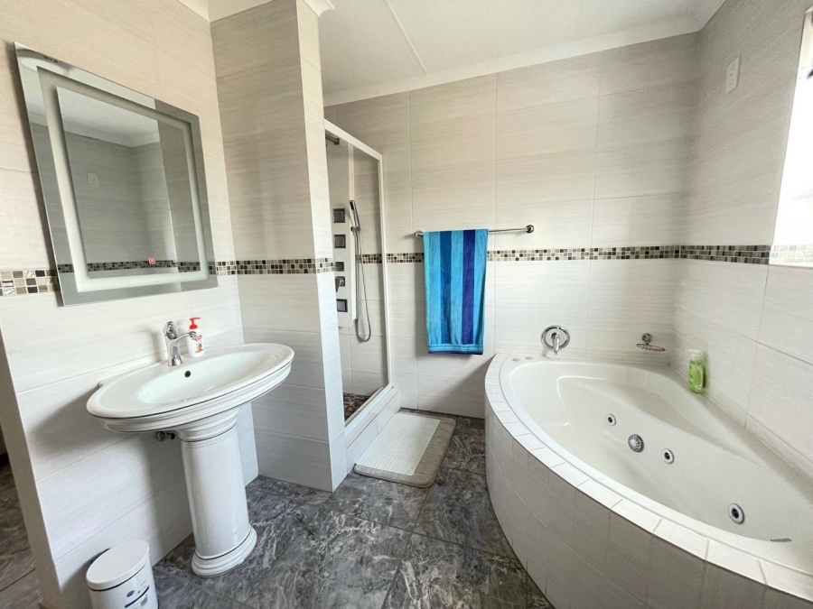 To Let 4 Bedroom Property for Rent in Pomona Gauteng