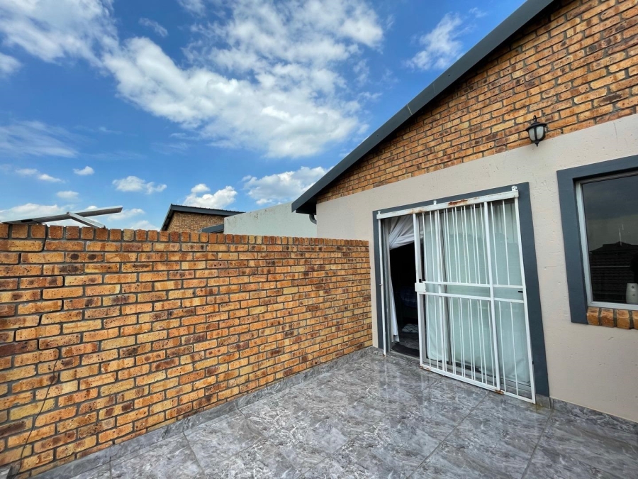 To Let 4 Bedroom Property for Rent in Pomona Gauteng