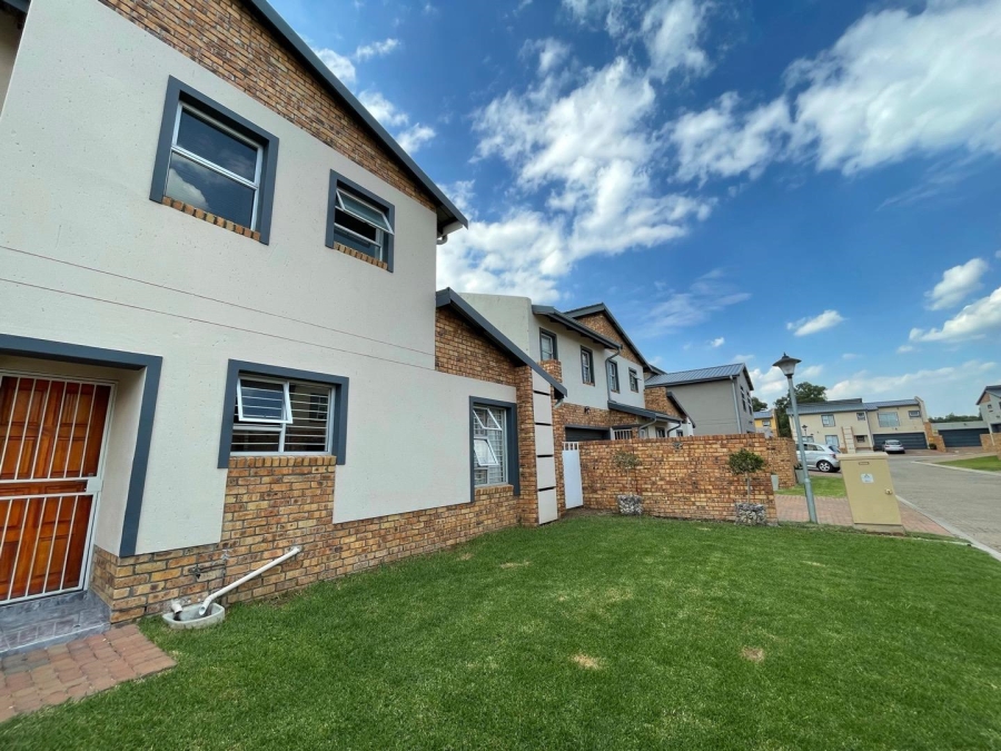 To Let 4 Bedroom Property for Rent in Pomona Gauteng