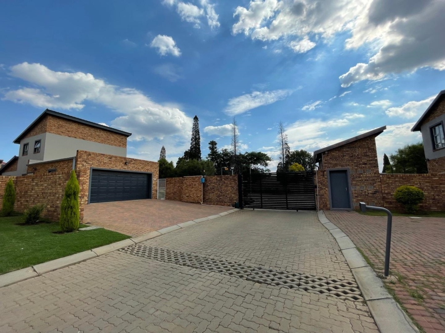 To Let 4 Bedroom Property for Rent in Pomona Gauteng