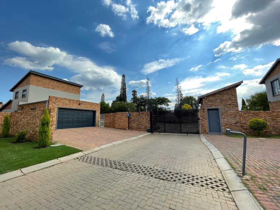 To Let 4 Bedroom Property for Rent in Pomona Gauteng