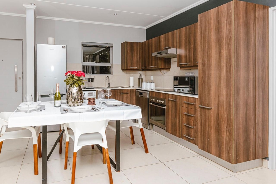 To Let 2 Bedroom Property for Rent in Sandown Gauteng