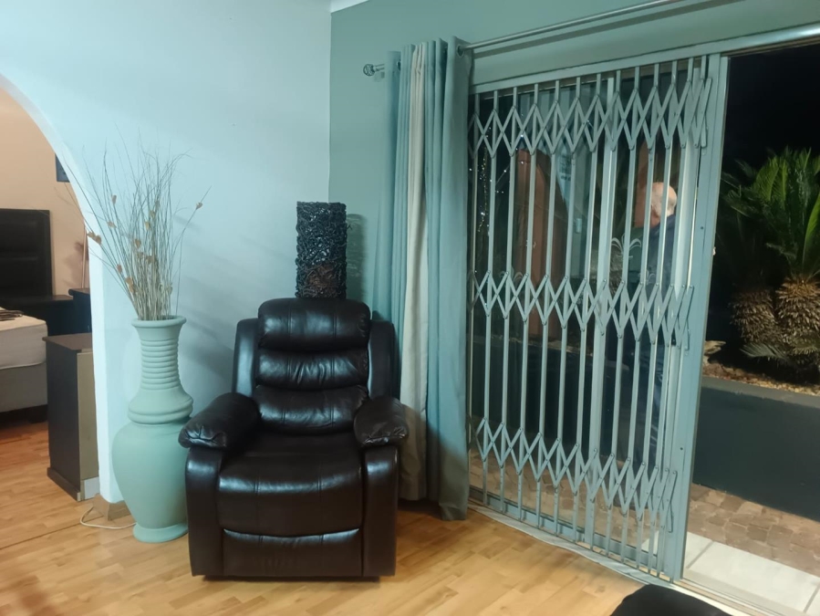 To Let 1 Bedroom Property for Rent in Verwoerdpark Gauteng