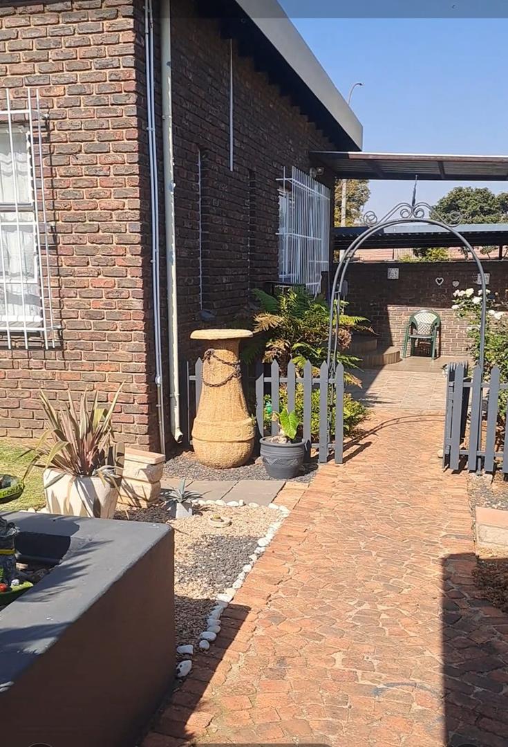 To Let 1 Bedroom Property for Rent in Verwoerdpark Gauteng