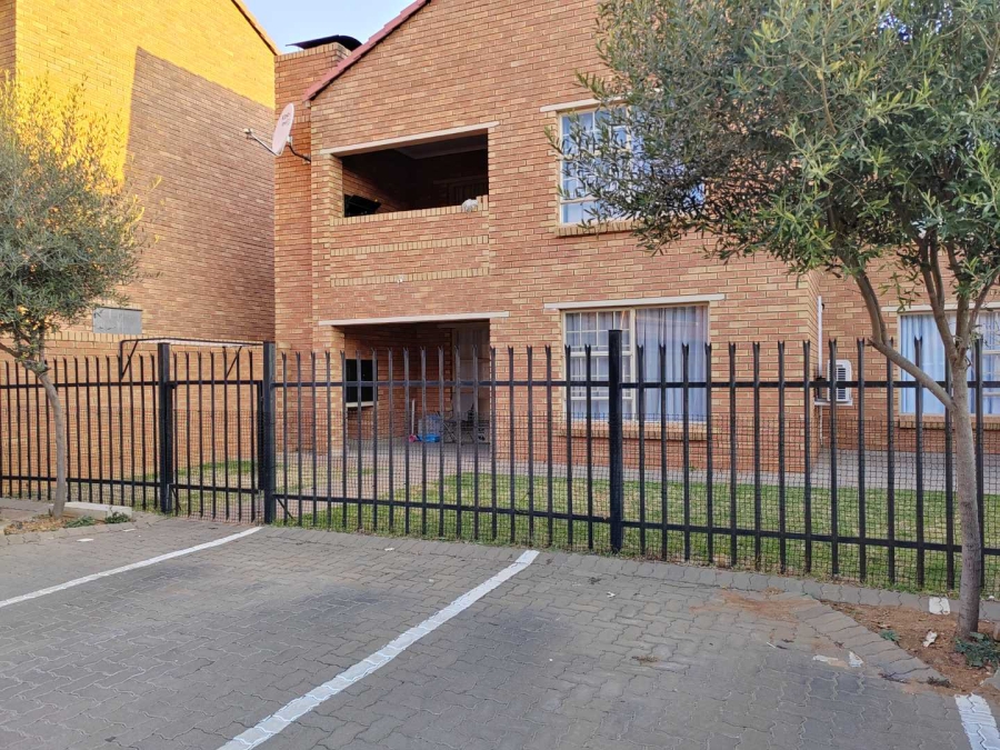To Let 3 Bedroom Property for Rent in Elardus Park Gauteng