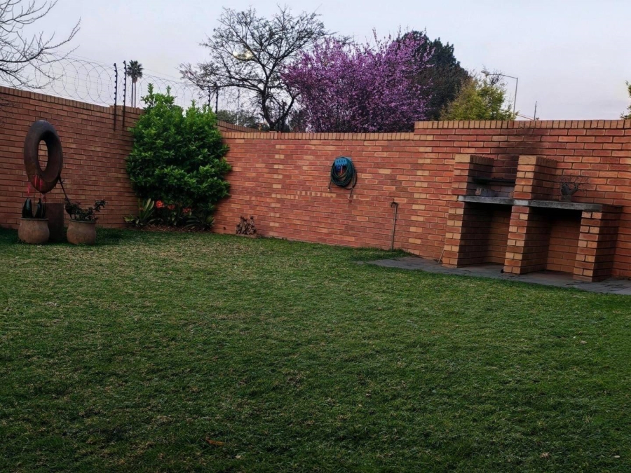 1 Bedroom Property for Sale in Elardus Park Gauteng