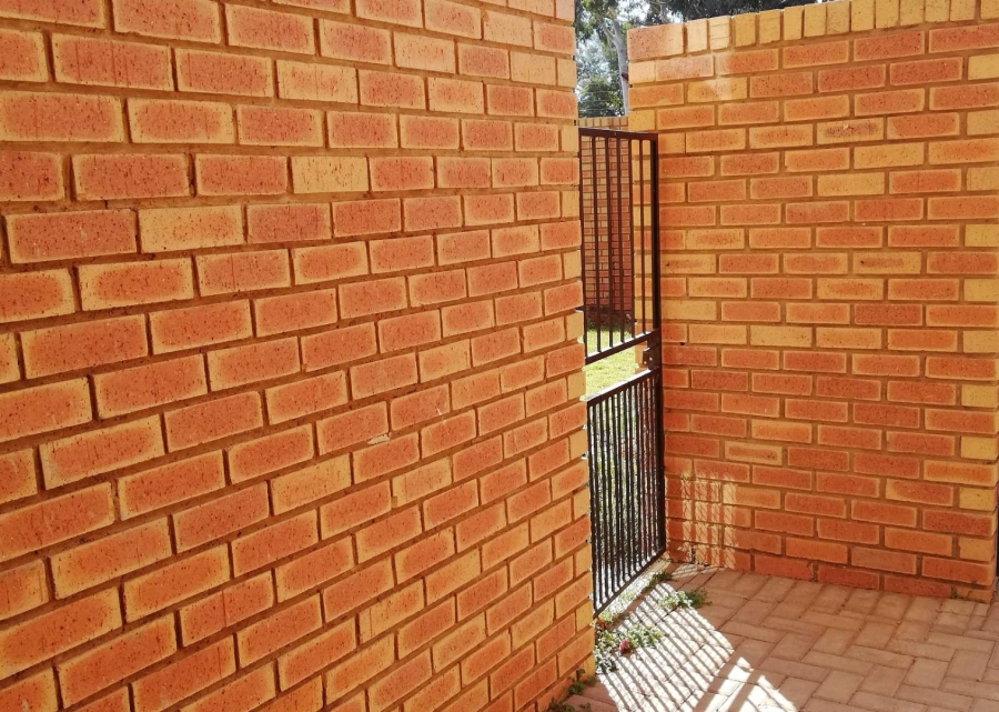 1 Bedroom Property for Sale in Elardus Park Gauteng