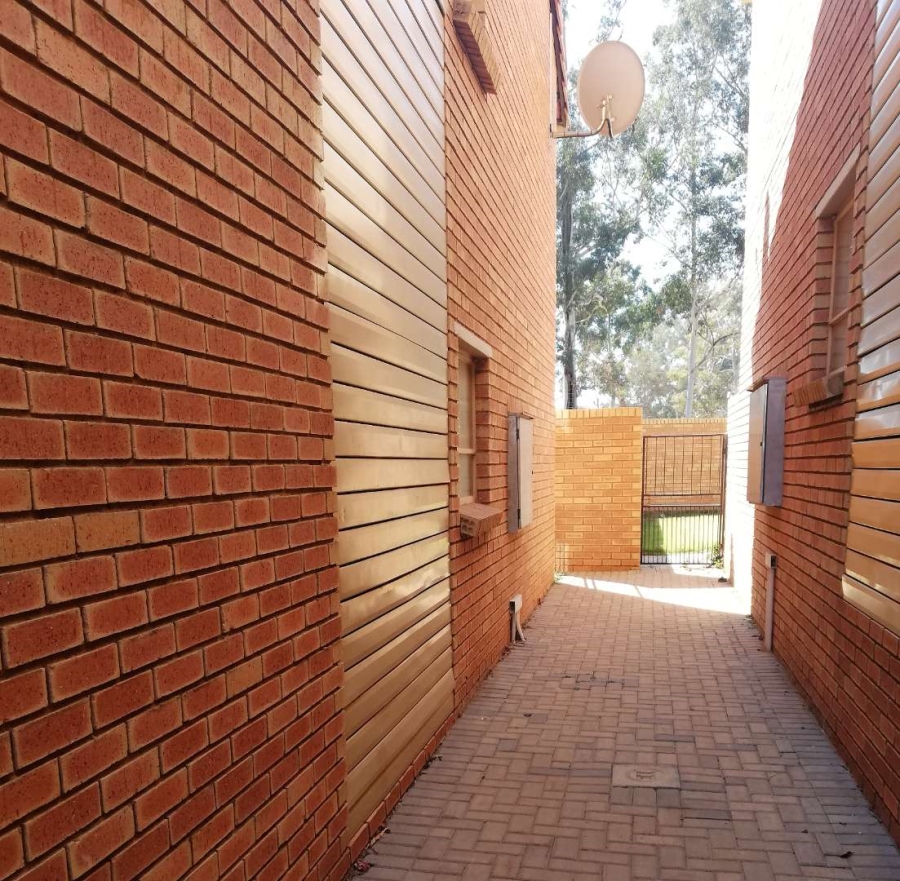 1 Bedroom Property for Sale in Elardus Park Gauteng