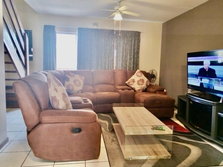 2 Bedroom Property for Sale in Sonneglans Gauteng