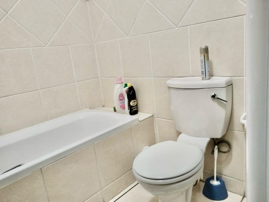 2 Bedroom Property for Sale in Sonneglans Gauteng