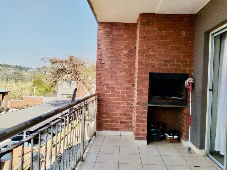 2 Bedroom Property for Sale in Sonneglans Gauteng