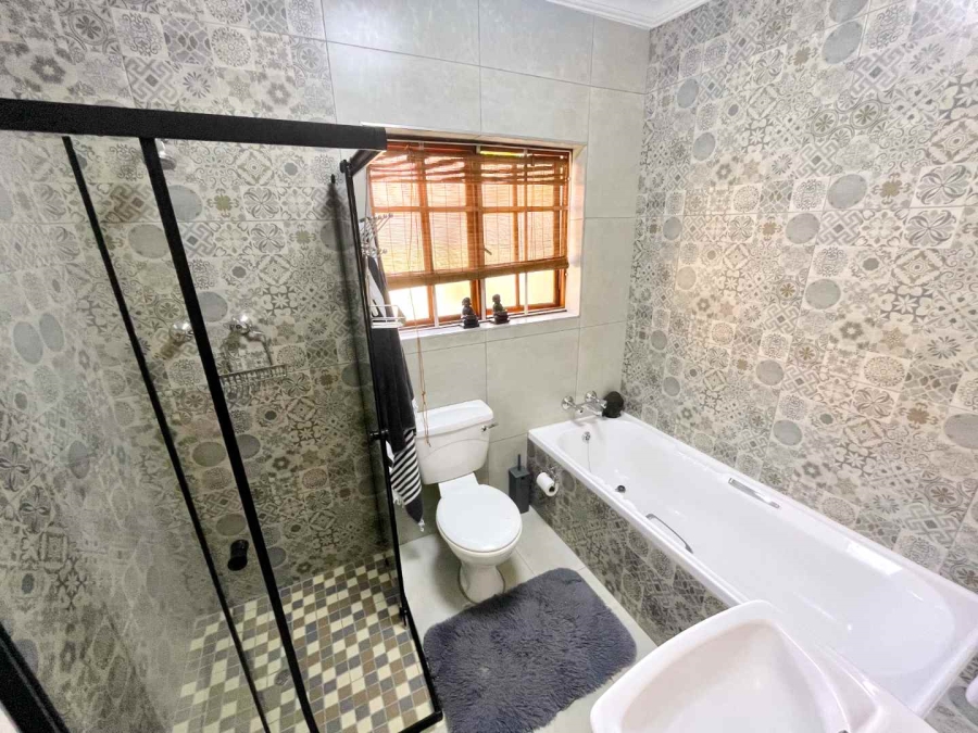 To Let 3 Bedroom Property for Rent in Faerie Glen Gauteng