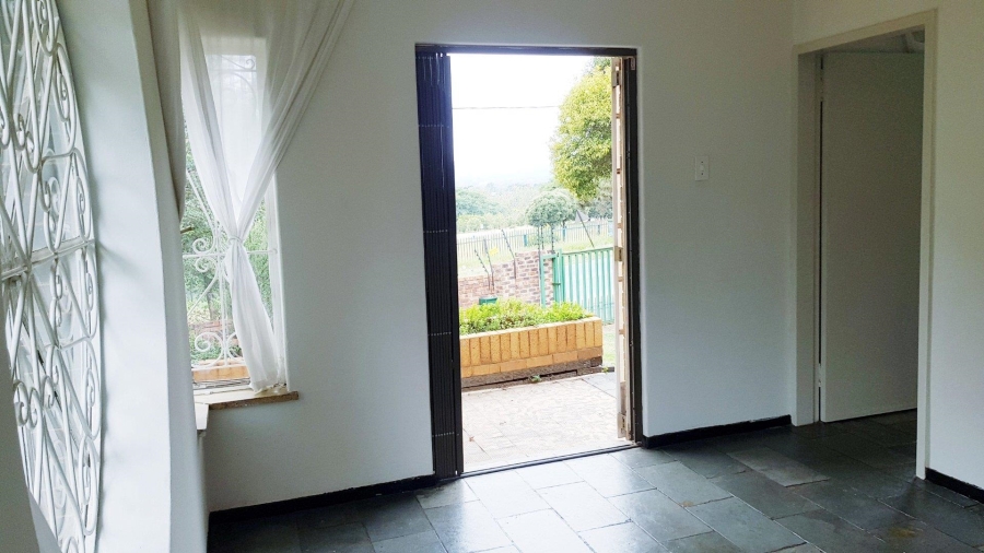 To Let 2 Bedroom Property for Rent in Blairgowrie Gauteng