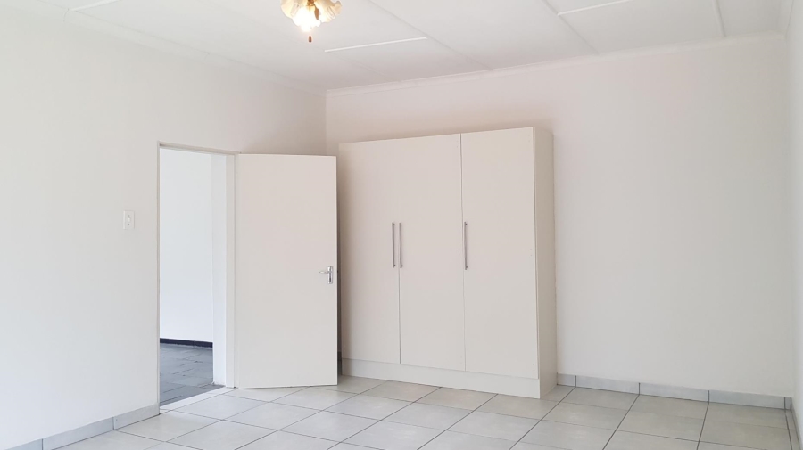 To Let 2 Bedroom Property for Rent in Blairgowrie Gauteng