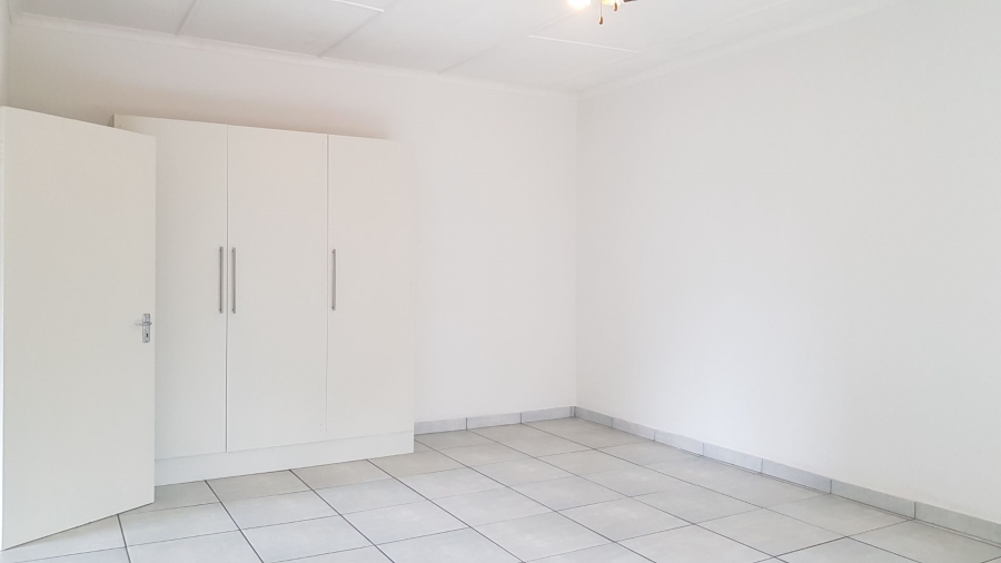 To Let 2 Bedroom Property for Rent in Blairgowrie Gauteng